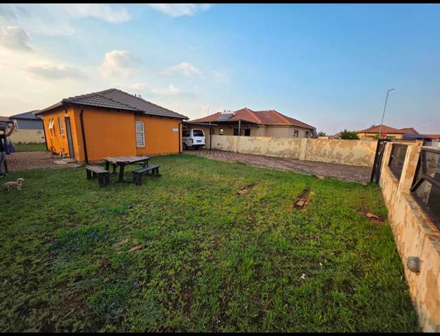 2 BEDROOM HOUSE FOR SALE IN CRYSTAL PARK